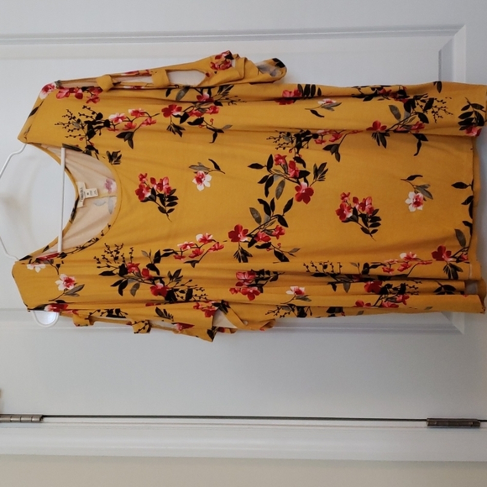 Yellow Floral Short Lattice Sleeve Top
